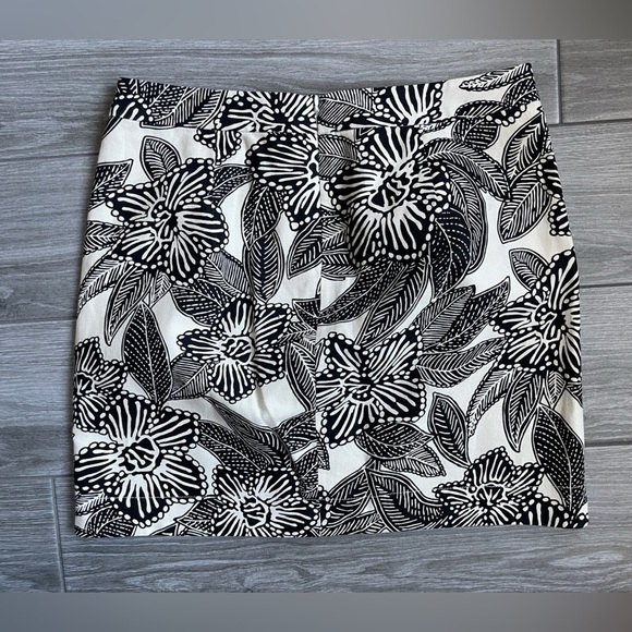 J. Crew Women’s Linen Blend Skirt in black & white floral boho style, size 2• - Picture 2 of 8